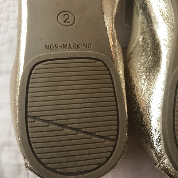 BNWT Girls Gold Slip On Shoes Size 2 - Picture 3 of 5